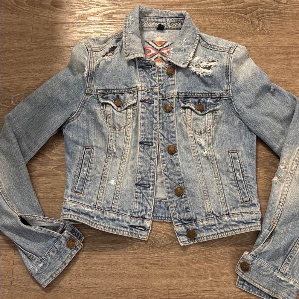 American Eagle Crop Denim Jacket Size Medium Light Blue Embroidered
